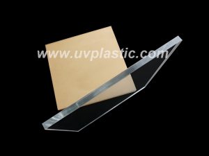 Clear plexiglass sheet